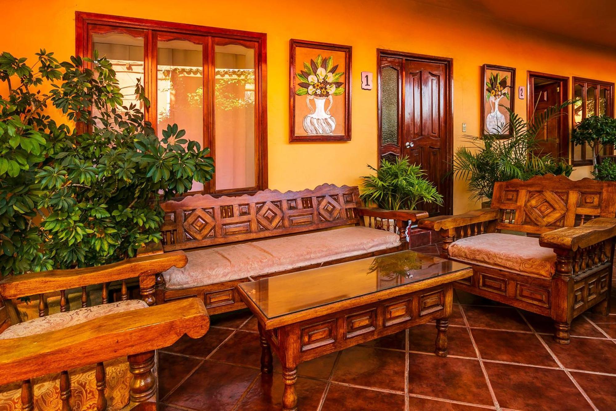 Hotel Oyo De Angeles, 5*